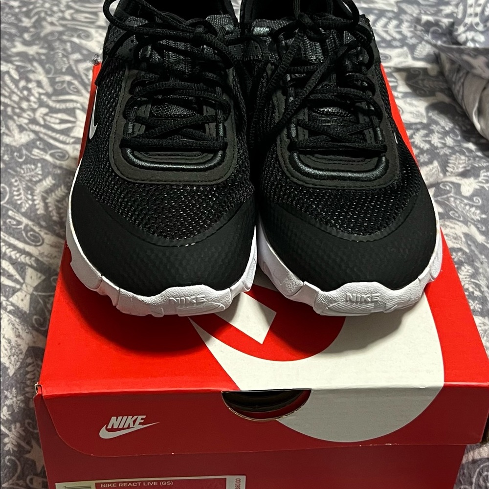 Big kids Nike React Live